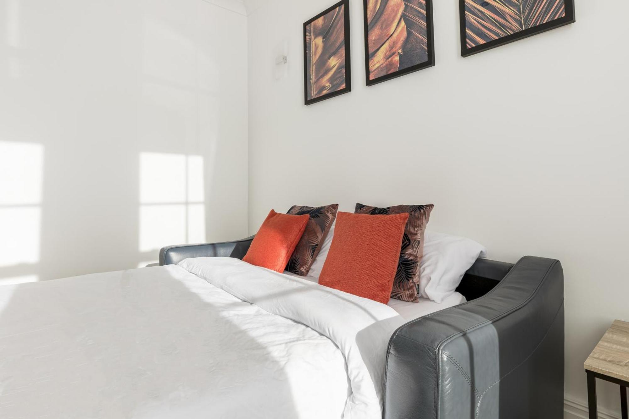 Modern Aptmt, 2 Stops To Central London, Smart Lock, Netflix Stadtteil Stadtteil Ealing Exterior foto