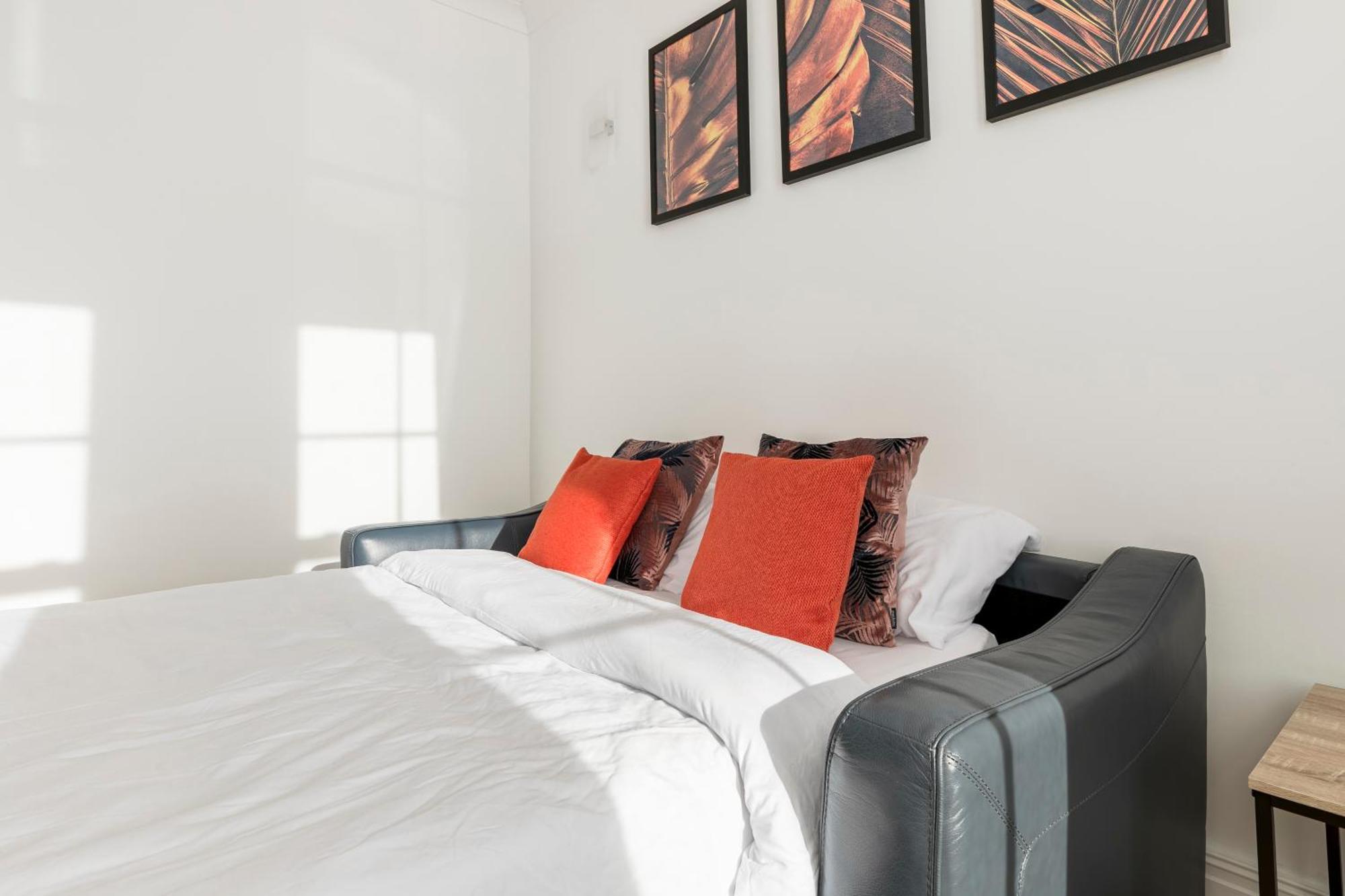 Modern Aptmt, 2 Stops To Central London, Smart Lock, Netflix Stadtteil Stadtteil Ealing Exterior foto