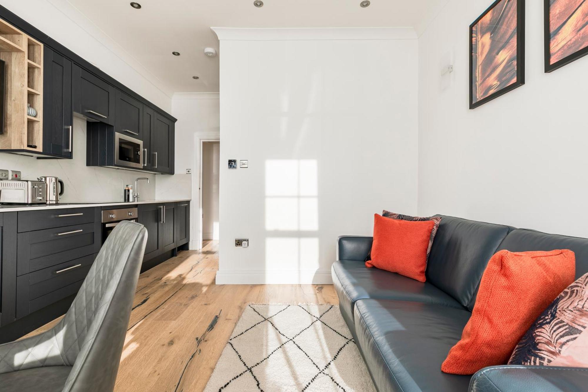 Modern Aptmt, 2 Stops To Central London, Smart Lock, Netflix Stadtteil Stadtteil Ealing Exterior foto