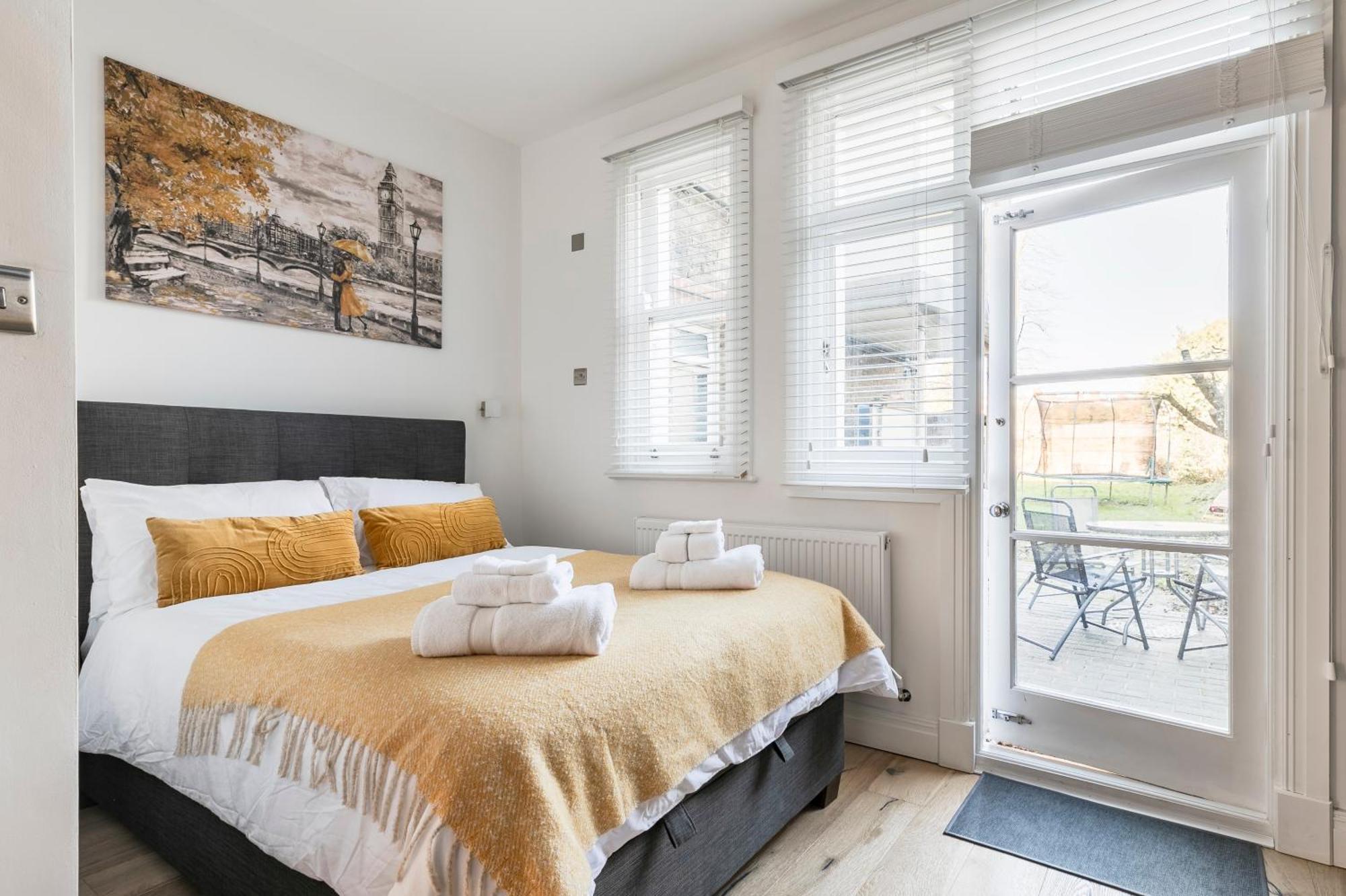 Modern Aptmt, 2 Stops To Central London, Smart Lock, Netflix Stadtteil Stadtteil Ealing Exterior foto