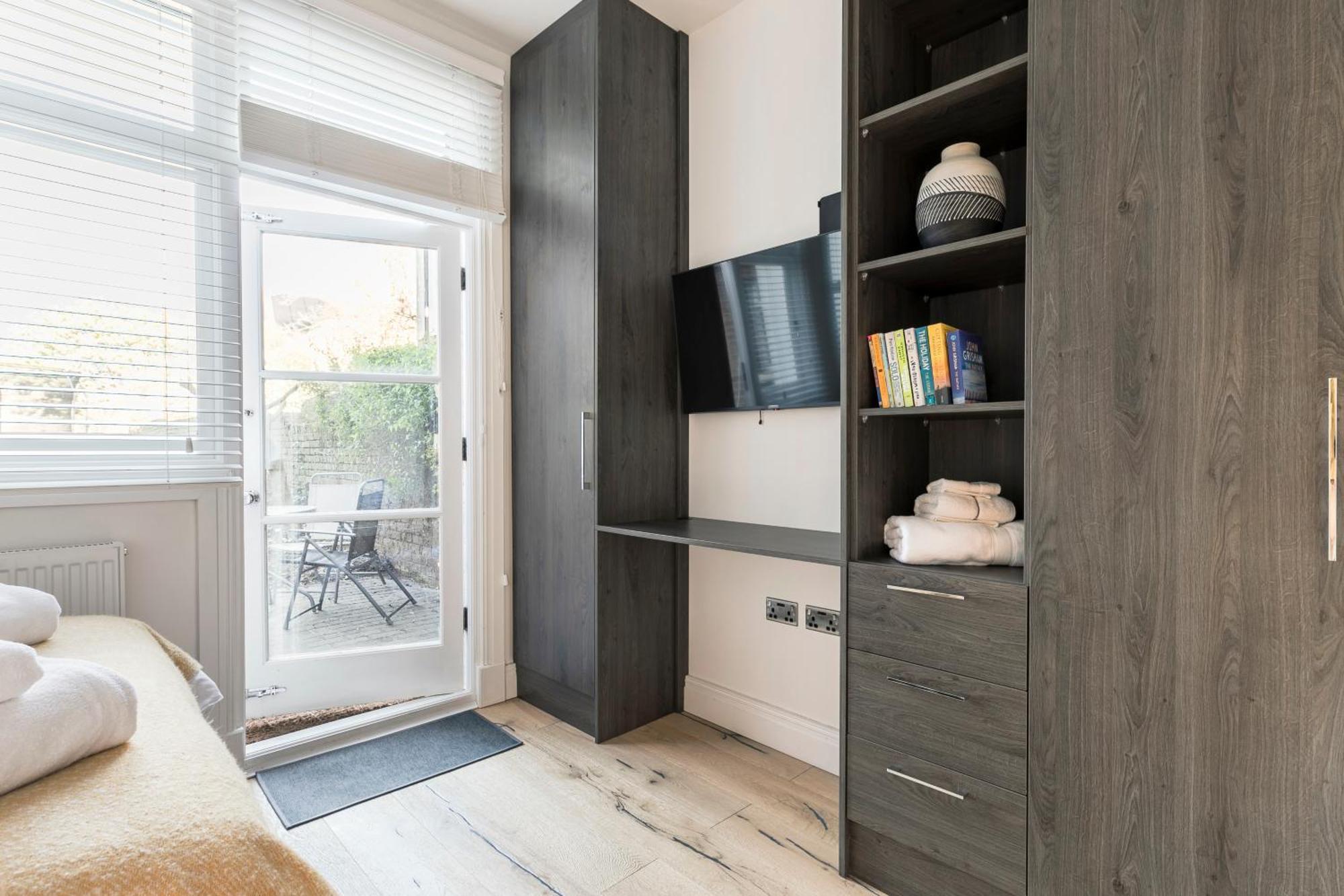 Modern Aptmt, 2 Stops To Central London, Smart Lock, Netflix Stadtteil Stadtteil Ealing Exterior foto