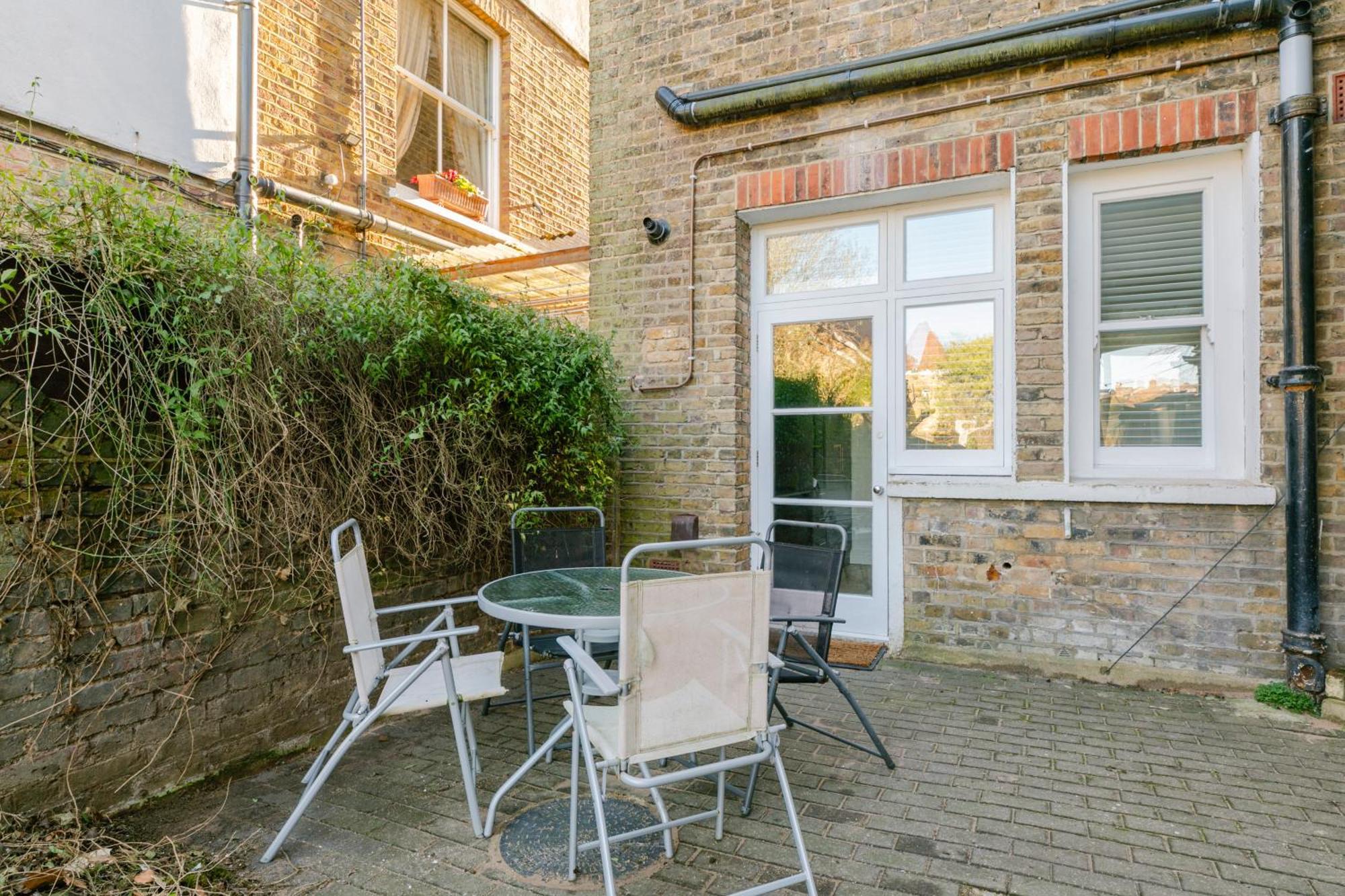 Modern Aptmt, 2 Stops To Central London, Smart Lock, Netflix Stadtteil Stadtteil Ealing Exterior foto