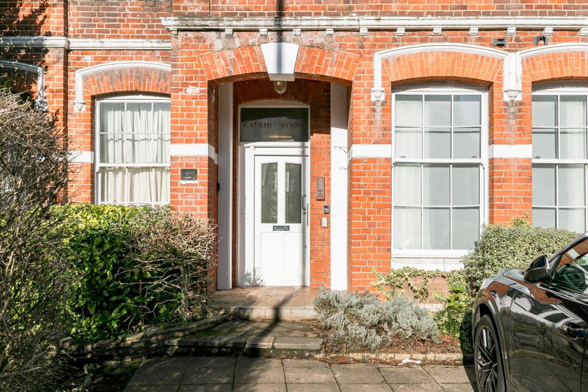 Modern Aptmt, 2 Stops To Central London, Smart Lock, Netflix Stadtteil Stadtteil Ealing Exterior foto