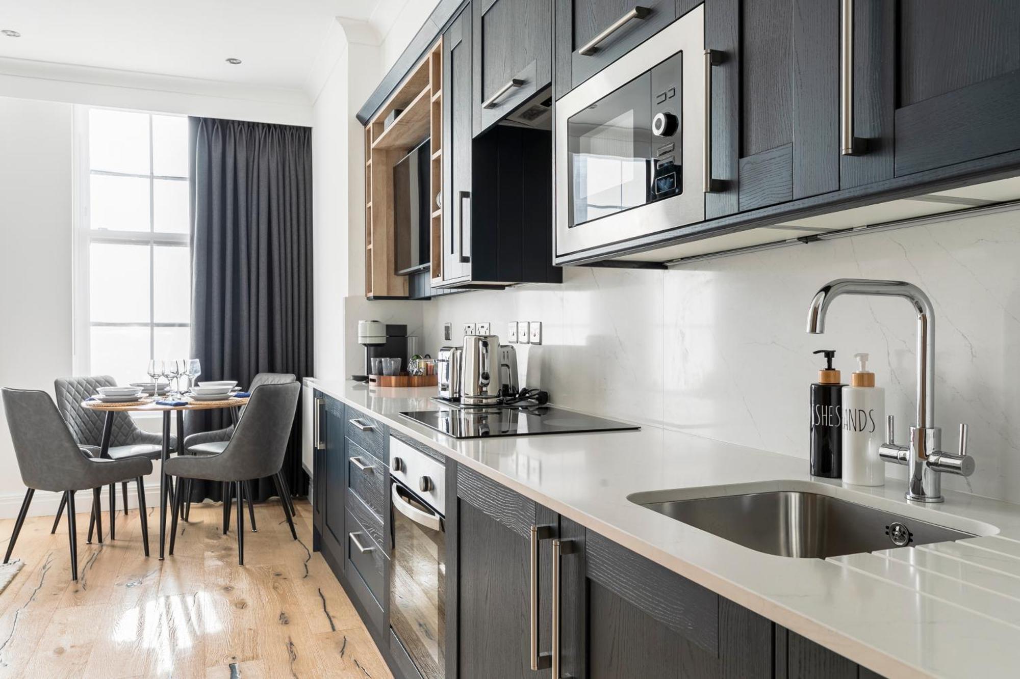 Modern Aptmt, 2 Stops To Central London, Smart Lock, Netflix Stadtteil Stadtteil Ealing Exterior foto